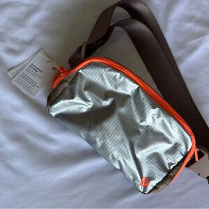 🆕🩶 OG Lululemon Everywhere Belt Bag Silver Metallic Soft Sand Highlight Orange